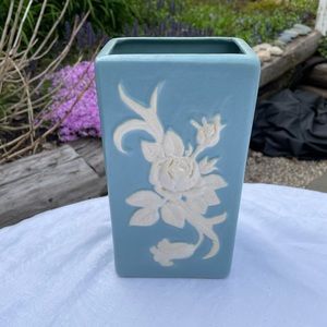 Weller Cameo vase 9x3x5